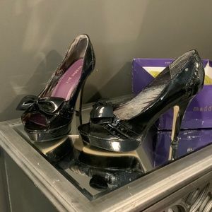 Steve Madden patent pin up heels